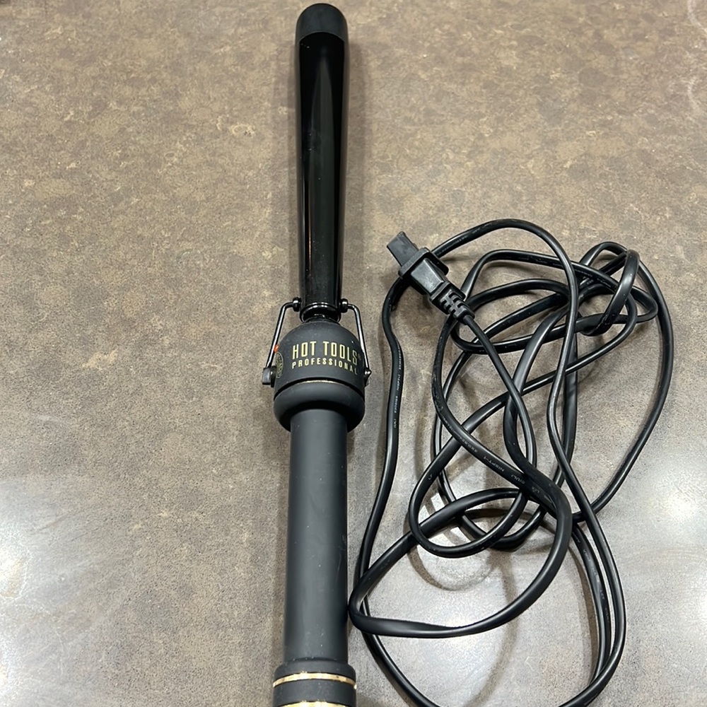 Hot tools tapered curling iron.